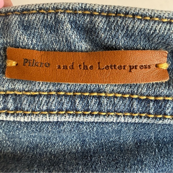 Anthropologie Pilcro Slim Boyfriend Boho Patch Jeans Size 28 (6) Mid Rise - Picture 12 of 16